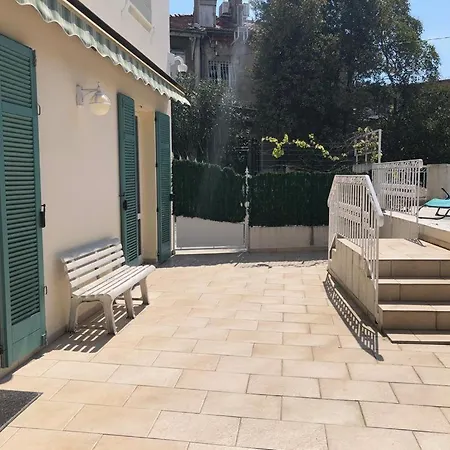 Avec Jardin A 5 Min De Marche Du Centre De Et Plages Apartment